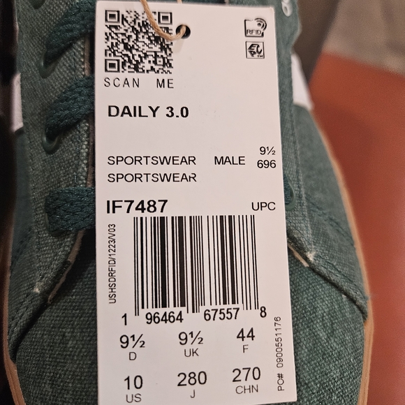 Adidas Men's Green Sneakers - Picture 6 of 7